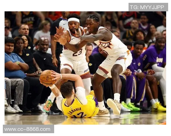 贾里德巴特勒对湖人狂砍35分7篮板9助攻引发多队关注的热议 贾里德巴特勒对湖人狂砍35分7篮板9助攻引发多队关注的热议